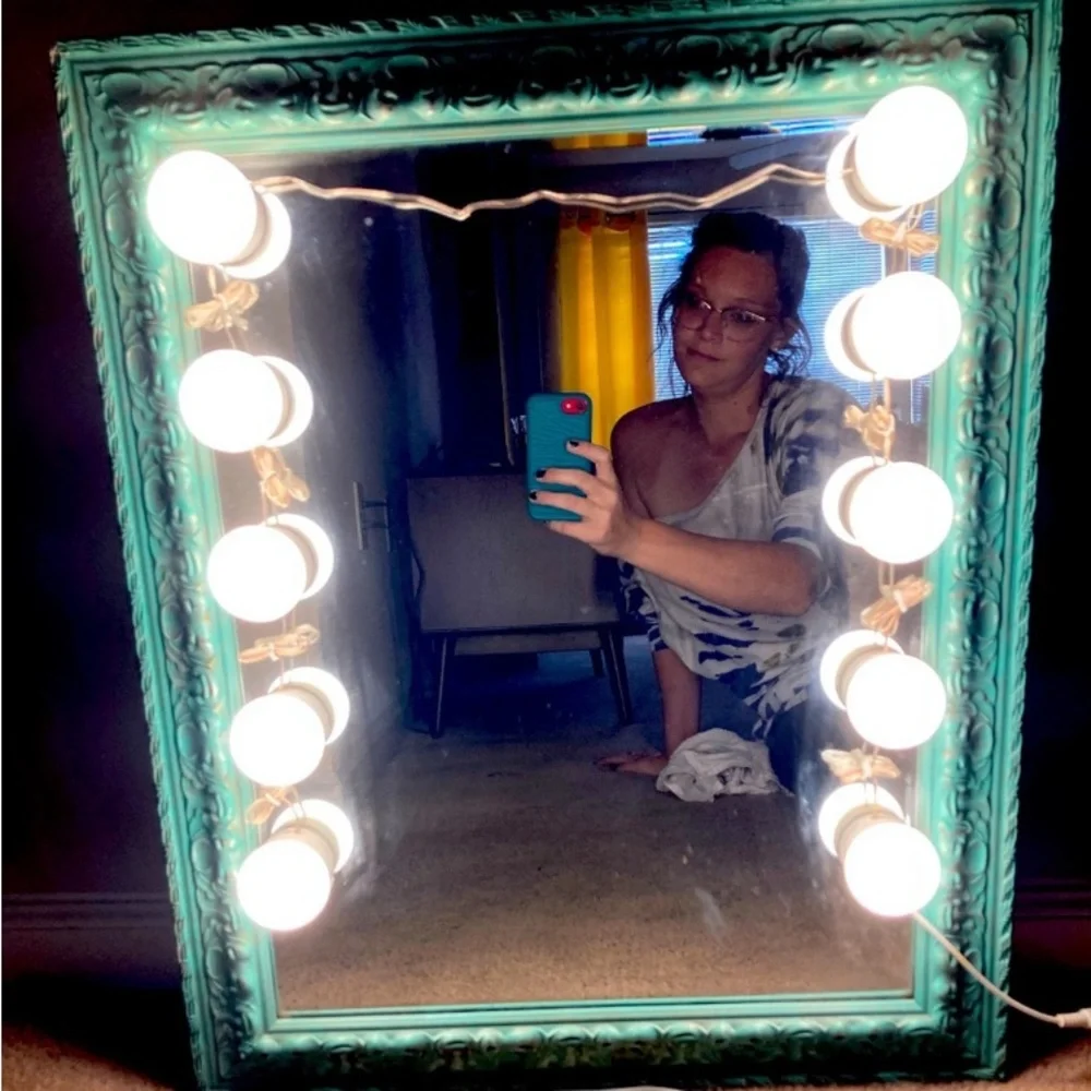 Vintage teal mirror with vanity lights attached